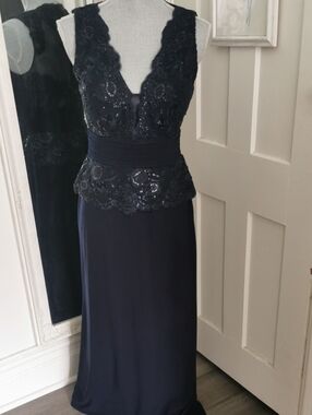 Cachet Navy Sequined Formal Lace V-Neck Maxi Dress Special Occasion. Size 6